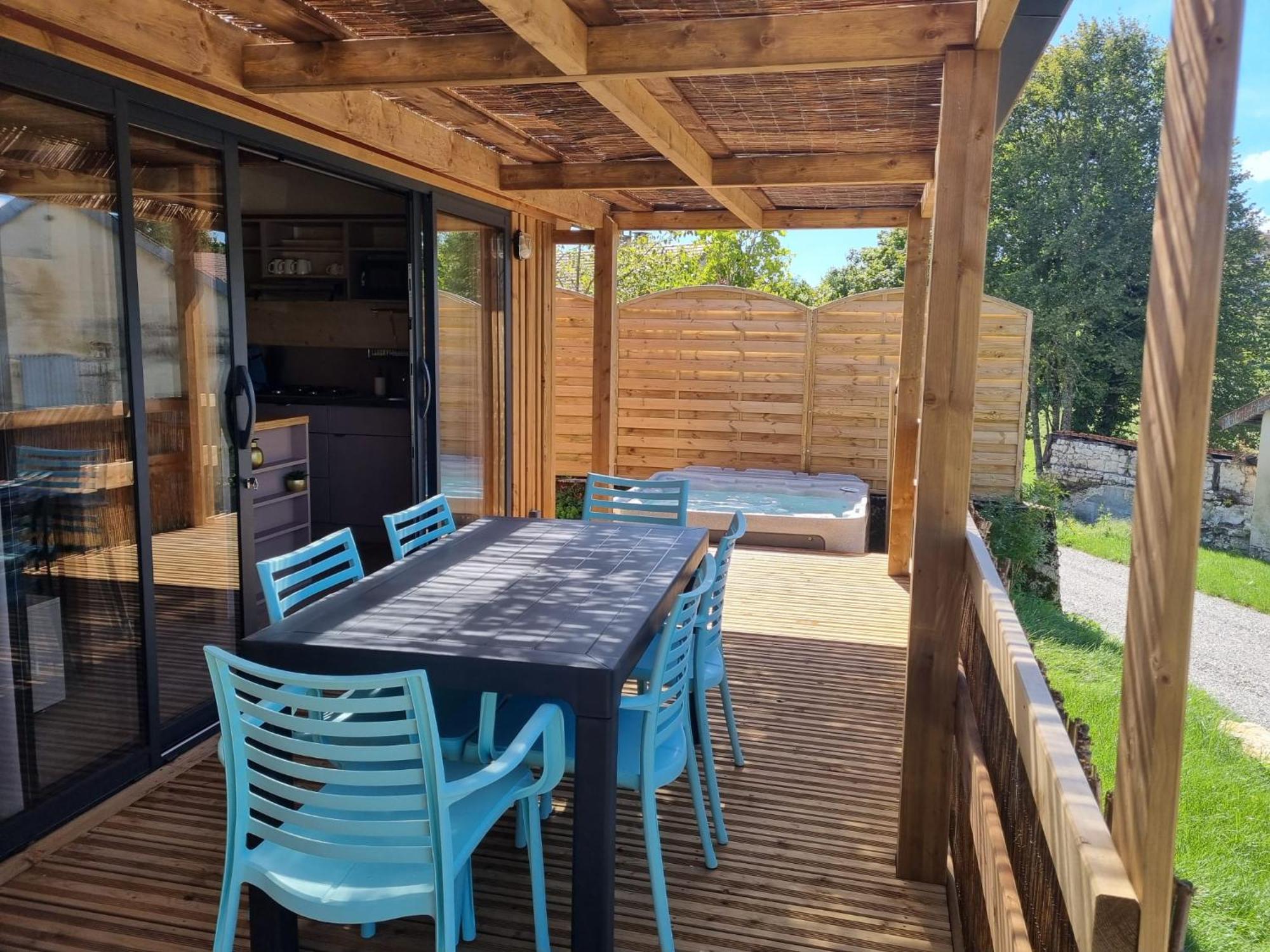 Les Lodges D'Emeraude Maisod Exterior photo